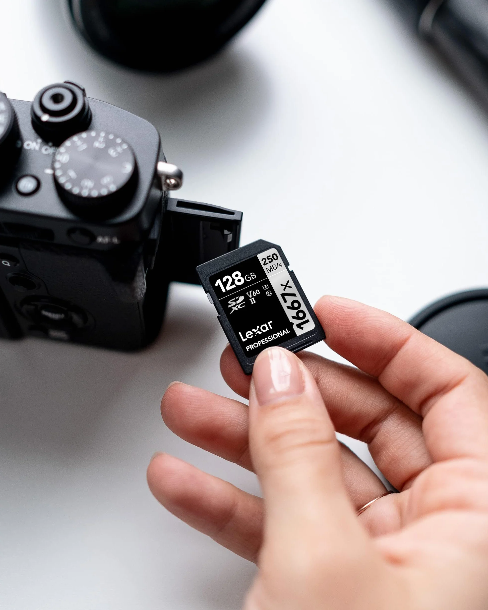 Lexar Professional 1667x SD Karte 128GB, Speicherkarte SDXC UHS-II, Bis zu 250 MB/s Lesen, Class 10, U3, V60, SD für Professionelle Fotografen, Videofilmer, Enthusiasten (LSD128CB1667)