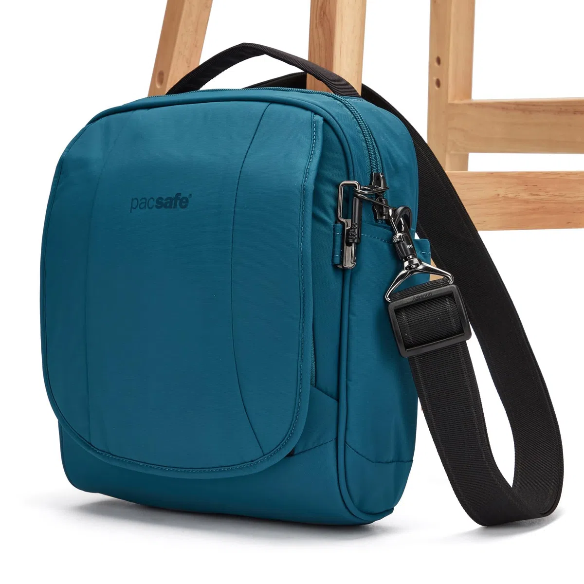 Pacsafe LS200 Crossbody - Anti-Diebstahl-Umhängetasche aus ECONYL