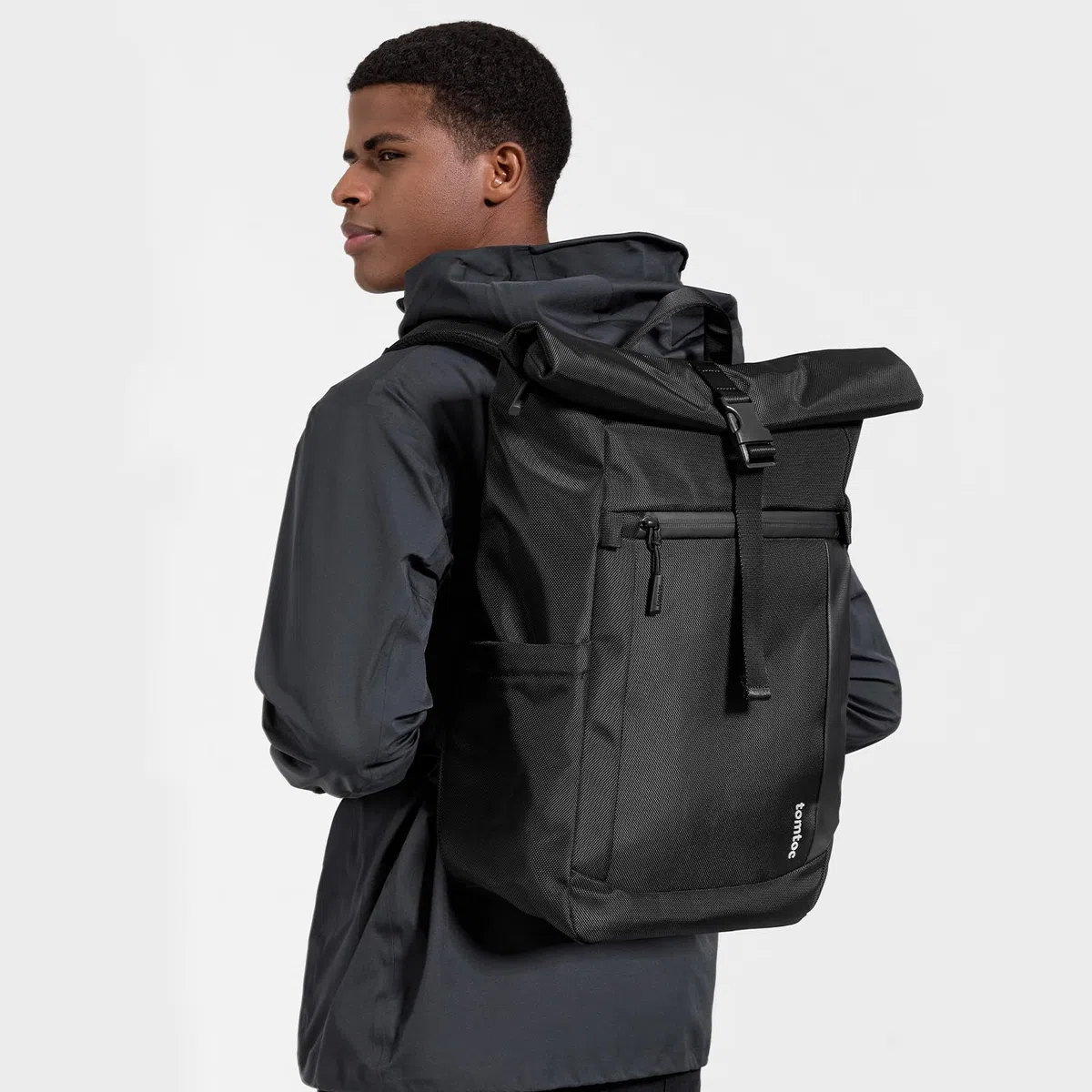 tomtoc Rolltop Rucksack Herren Damen 25L-30L Wasserdicht Schulrucksack Tagesrucksack mit 17,3 zoll Laptopfach, Groß Laptop Travel Backpack Daypack für Uni, Arbeit, Fahrrad, Reisen und Wandern, Schwarz