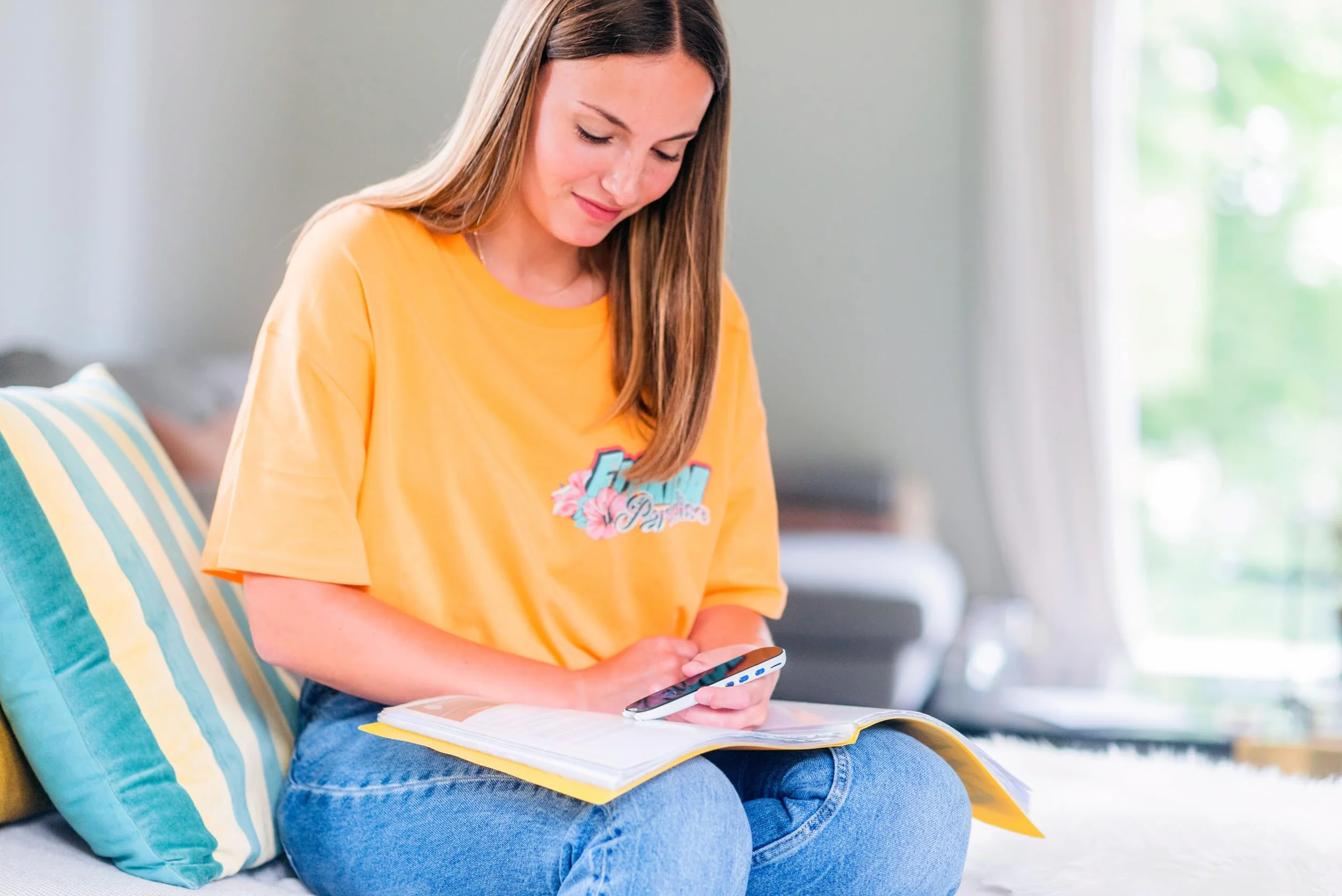 IRISPen Reader 8 Offline-Vorlesestift für Kinder und Erwachsene mit Leseschwierigkeiten wie Legasthenie/LRS. Touchscreen. Scannt und liest Texte vor. Sprachausgabe über Lautsprecher und Kopfhörer.