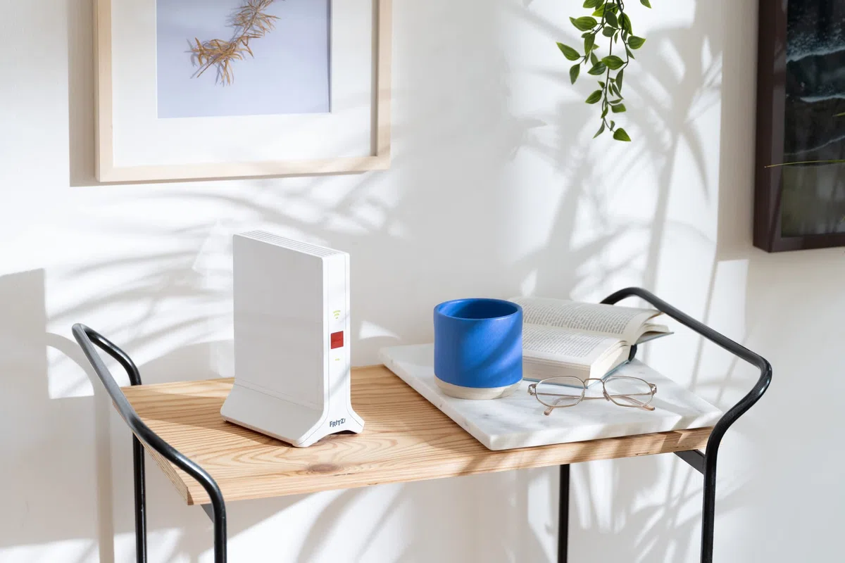 FRITZ!Repeater 3000 AX | WLAN Erweiterung mit bis zu 4.200 MBit/s | Triband-Wi-Fi 6 | leistungsstark und zuverlässig | WLAN Mesh | einfache Einrichtung | höchster Sicherheitsstandard Dank WPA 3/2