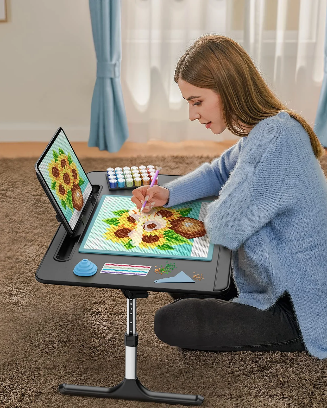 Tisch Bett Laptoptisch, SAIJI Bett Tisch mit LED Lampe, Höhen Winkel verstellbar, mit Buchständer, Schublade, Lap Stopper, Tablet Schlitz, Schlittenbeine