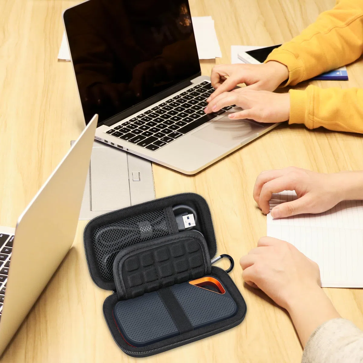 Lacdo Externe Festplattentasche Schutzhülle für SanDisk Extreme Pro/SanDisk Extreme Portable Externe SSD SDSSDE81 SDSSDE80 500GB 1TB 2TB 4TB USB-C Eva Hülle, Schwarz+Schwarz