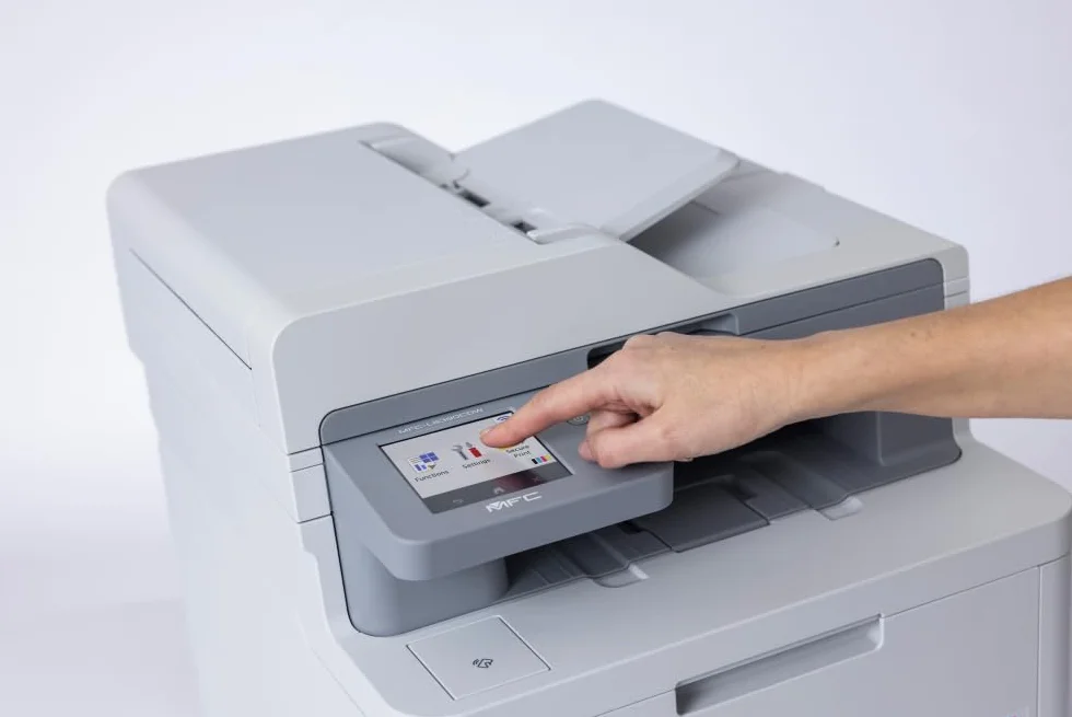 Brother MFC-L8390CDW Professionelles und kompaktes 4-in-1 Farb-LED-Multifunktionsgerät (Drucker, Scanner, Kopierer, Fax, 30 Seiten/Min.) weiß/grau