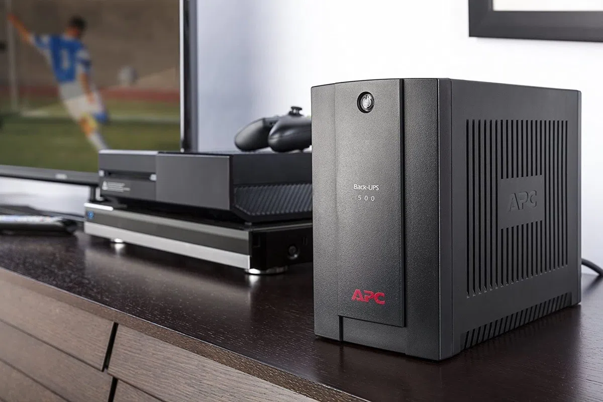 APC Back-UPS BX - BX500CI - Unterbrechungsfreie Stromversorgung 300 W - 500VA (AVR, 3 IEC Ausgänge), schwarz
