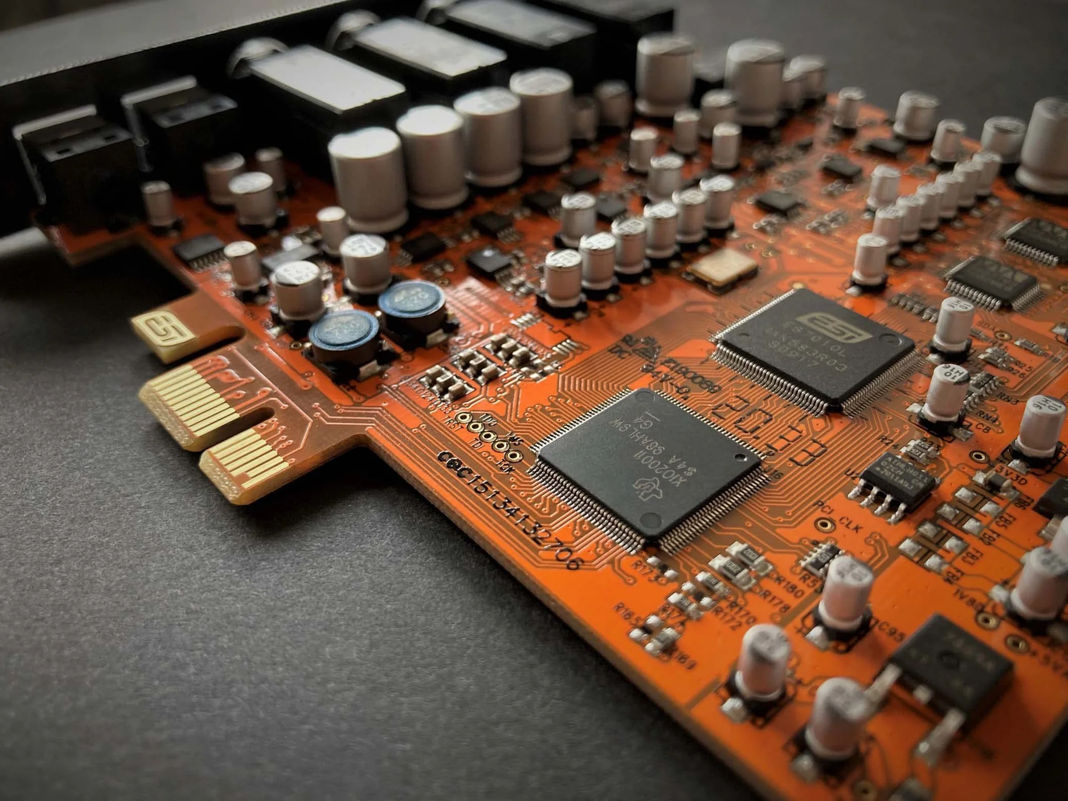 ESI MAYA44 eX | 24-bit/96kHz PCIe-Audiokarte mit 4 Ein-/Ausgängen
